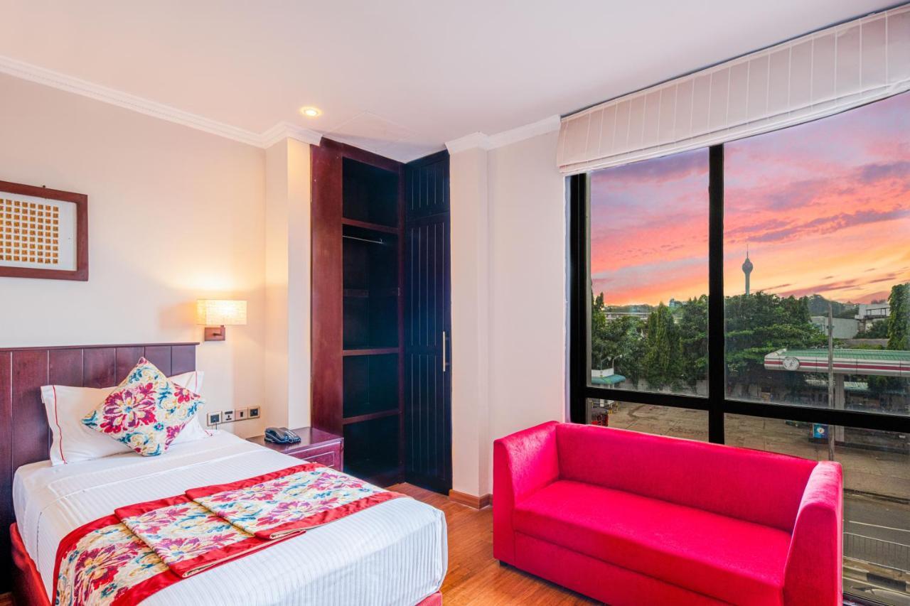 Earl's Red Hotel Colombo