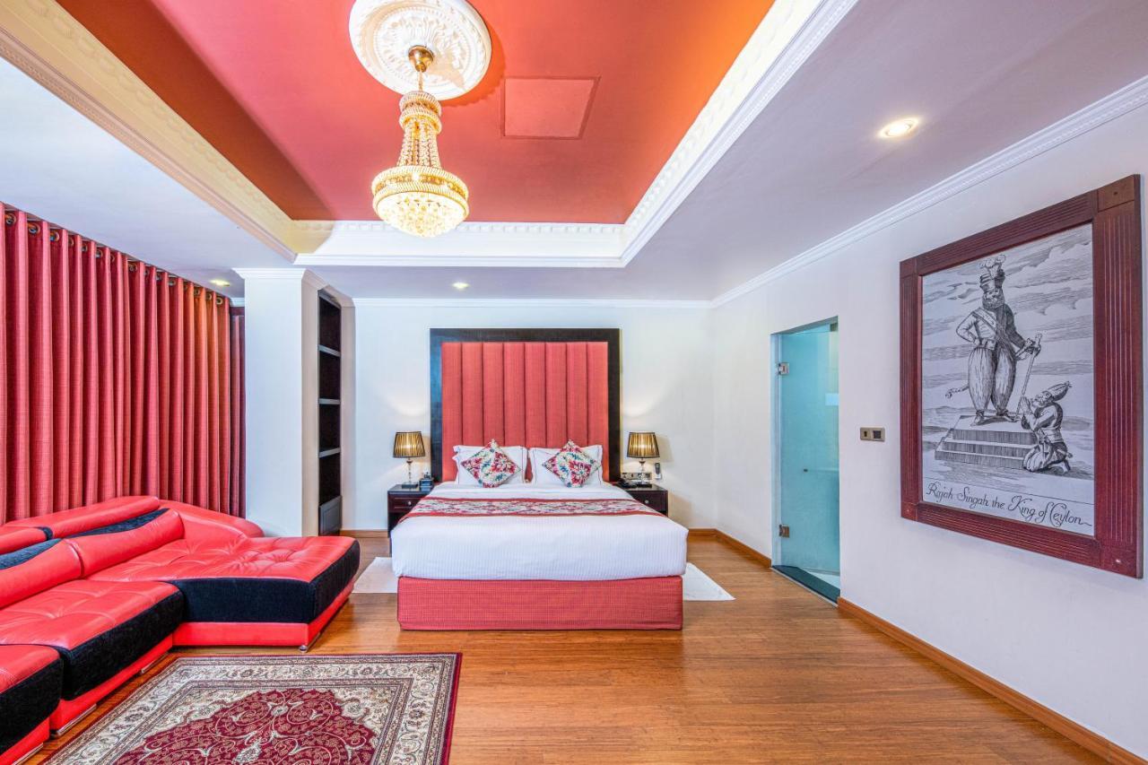 Earl's Red Colombo