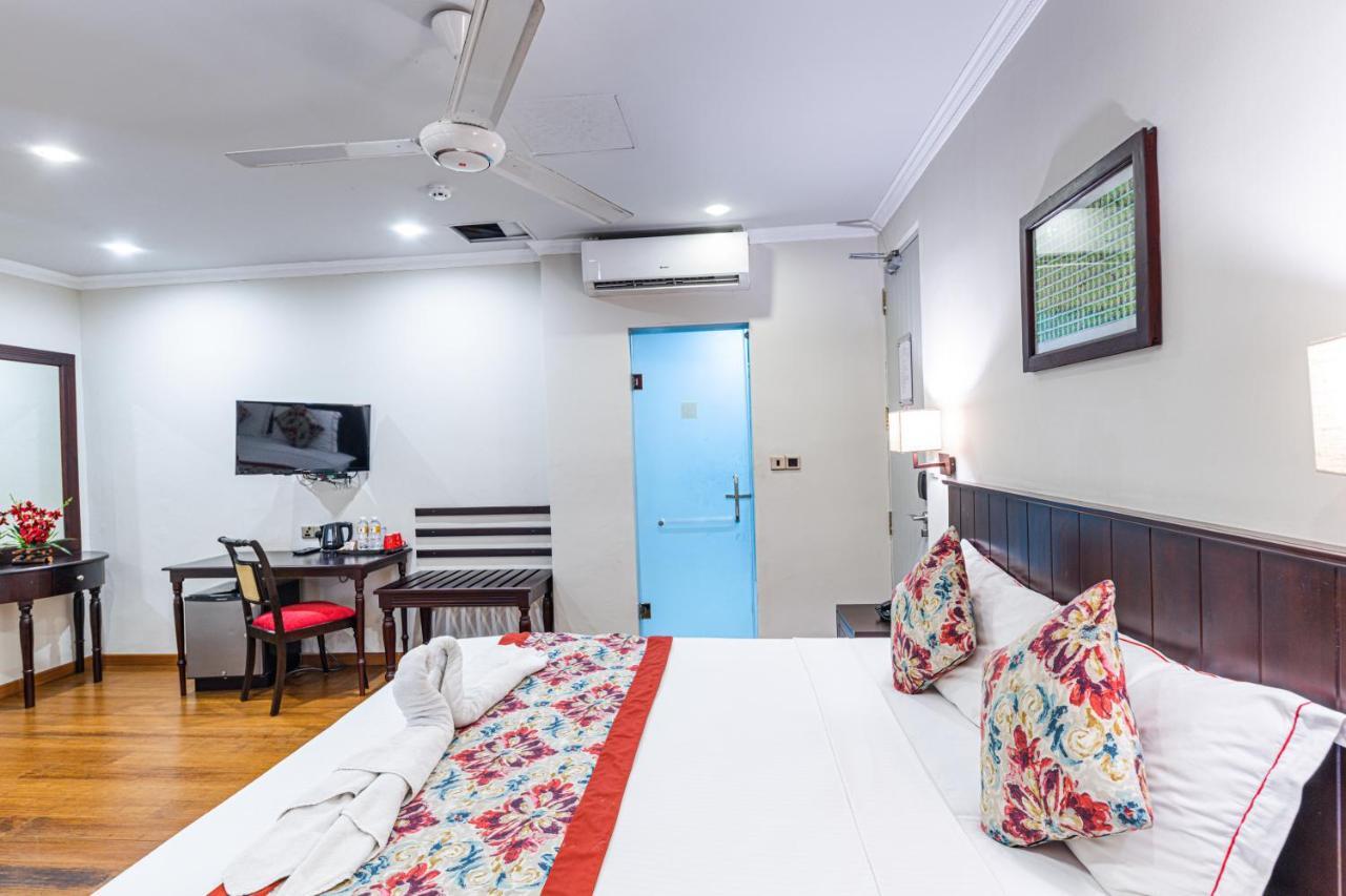 Earl's Red Hotel 3*